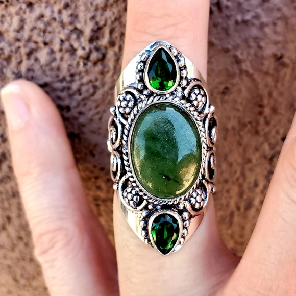 New Green Serpentine & Chrome Diopside Silver Statement Ring. - Picture 4 of 13